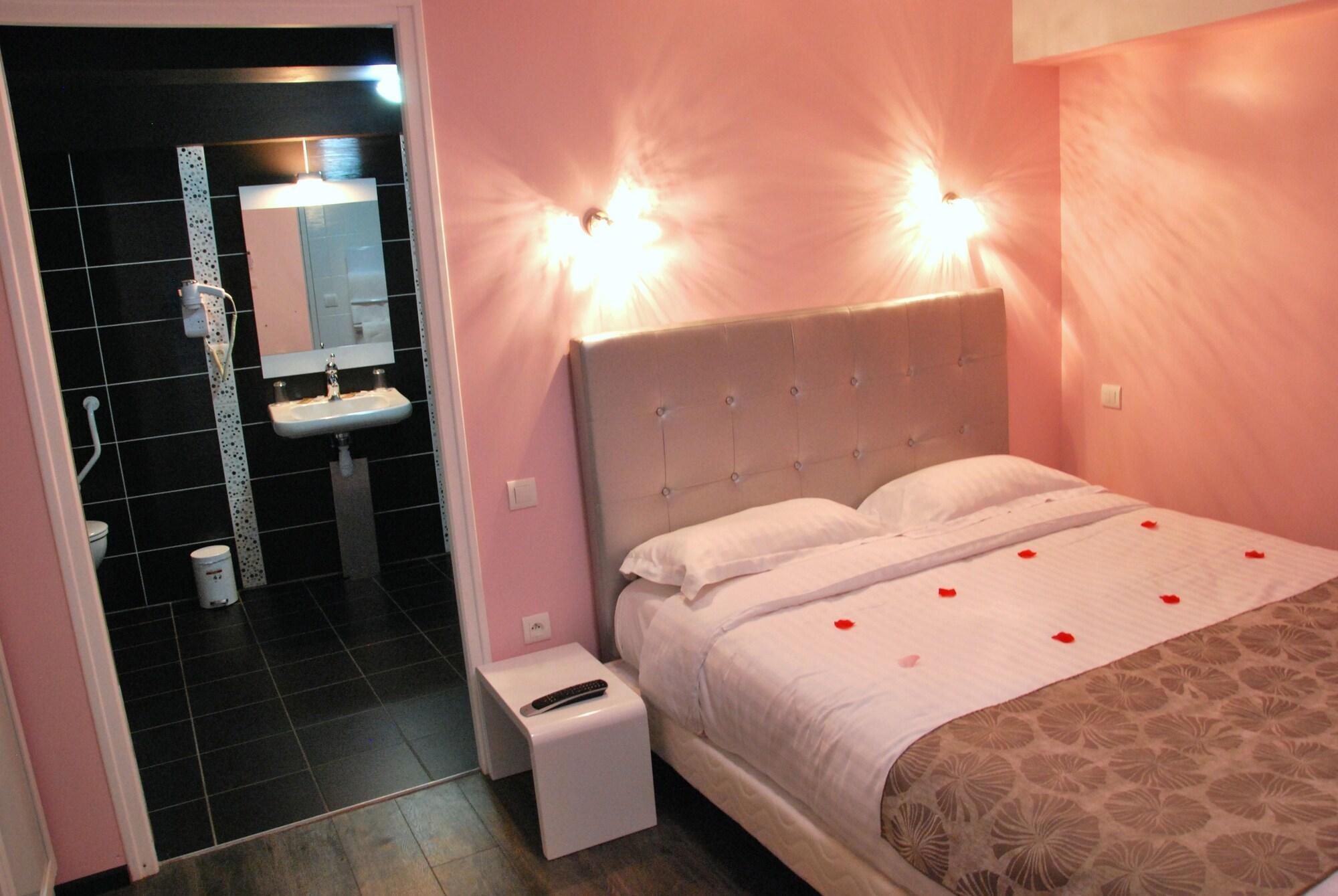 Logis - Hotel Arc En Ciel Et Spa Les Sables D'Olonne Eksteriør bilde