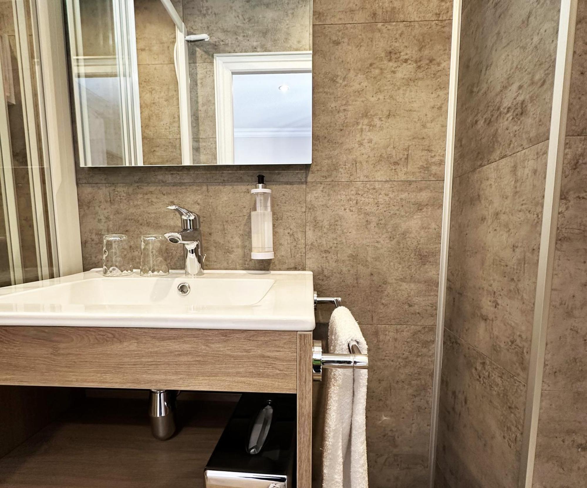 Logis - Hotel Arc En Ciel Et Spa Les Sables D'Olonne Rom bilde
