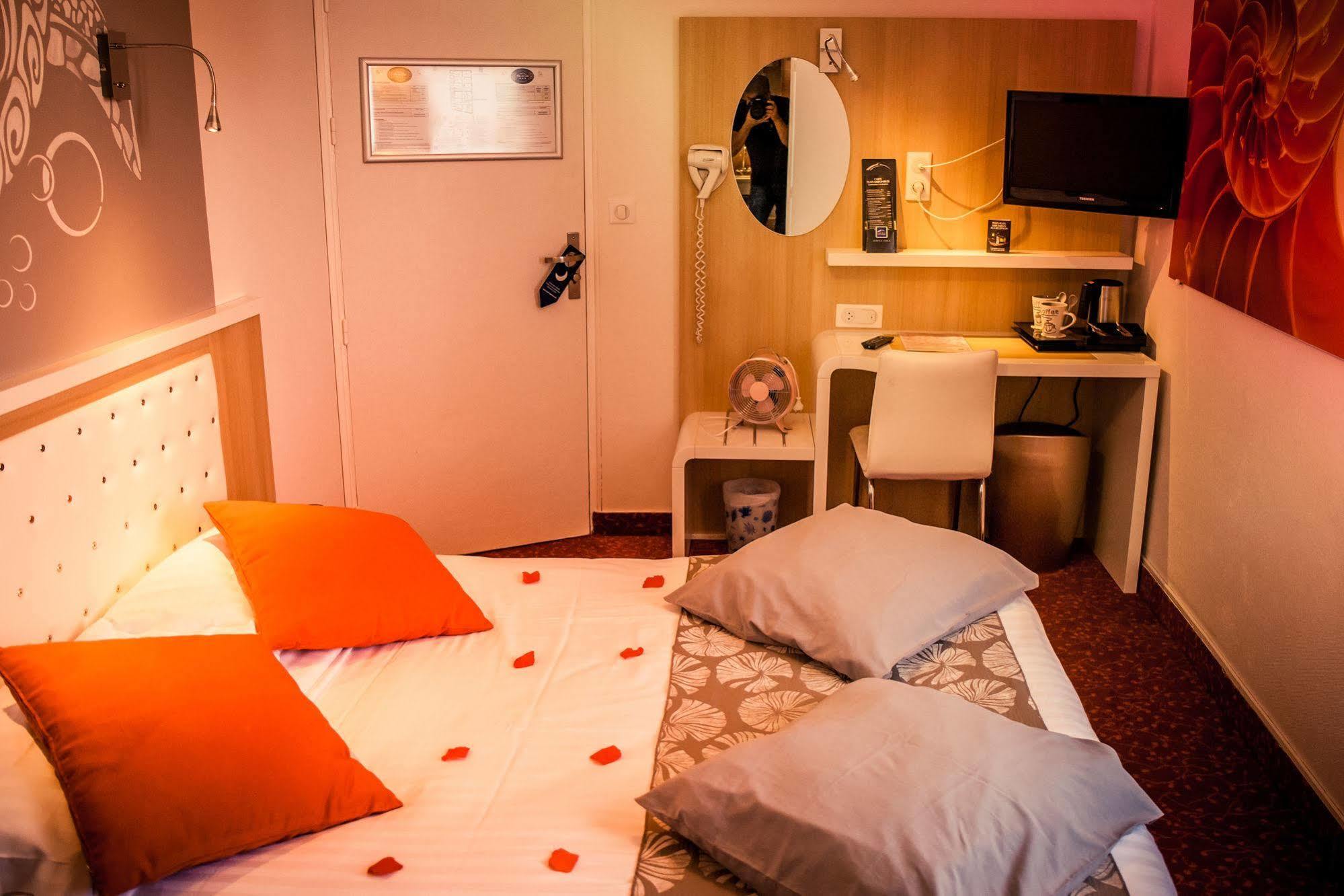 Logis - Hotel Arc En Ciel Et Spa Les Sables D'Olonne Eksteriør bilde